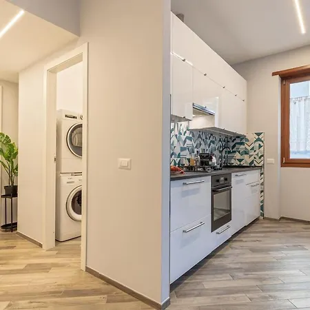 Apartment Pellegrini Spaciuos 2 *