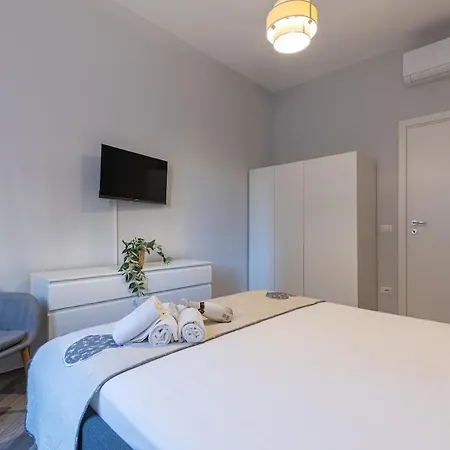 Apartment Pellegrini Spaciuos 2 *